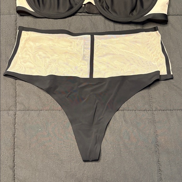 Victoria's Secret Black and Cream Bra - Picture 3 of 6